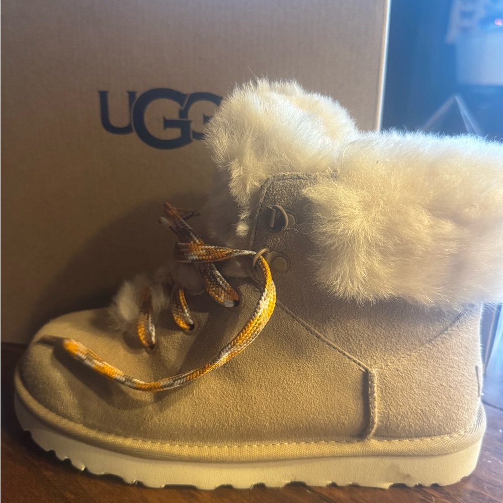 Classic Kids Tan Boots with Plush Trim